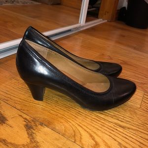 Clark’s artisan classic black heels